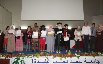 جامعة البليدة 1 تكرم طلابها