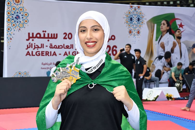 تهنئة للطالبة نجاري يسرى بمعهد العلوم البيطرية